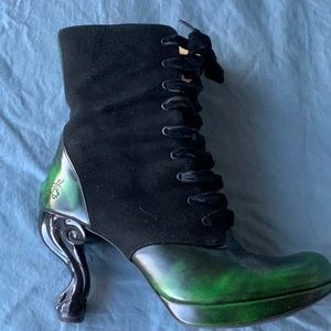 Queen Transcendent Victoria green bootie